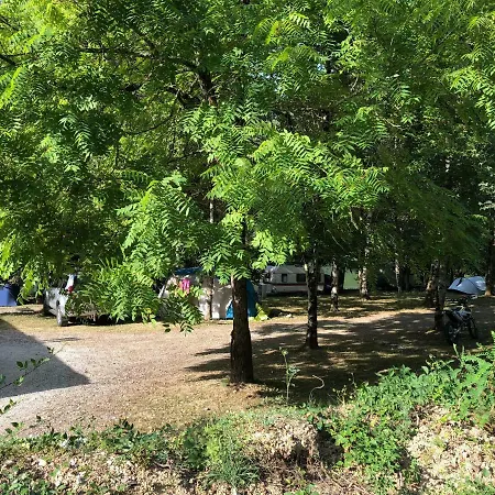 Domaine L'ecrin Vert 营地 *